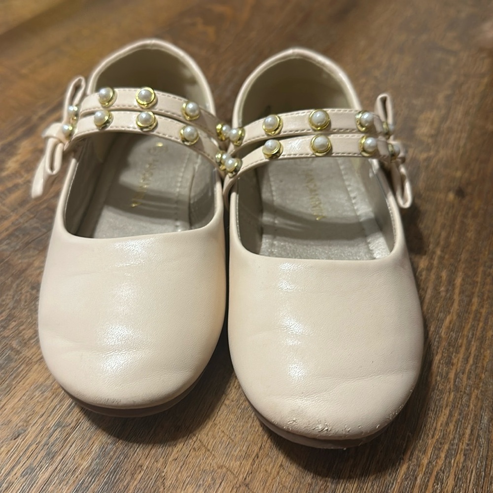 Pandaninjia cream Velcro buckle flats with bow and pearl details